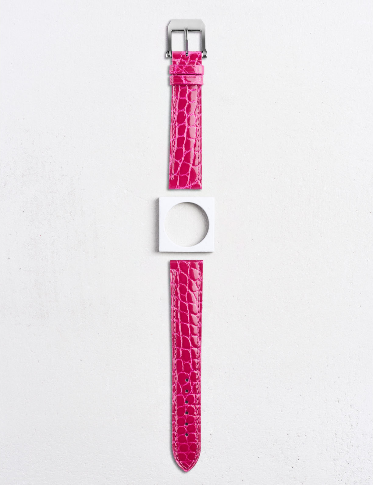 Leather watchstrap in shiny alligator round scales
