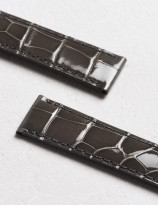 Leather watchstrap in shiny alligator square scales