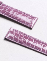 Leather watchstrap in shiny alligator round scales