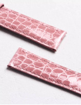Leather watchstrap in shiny alligator round scales