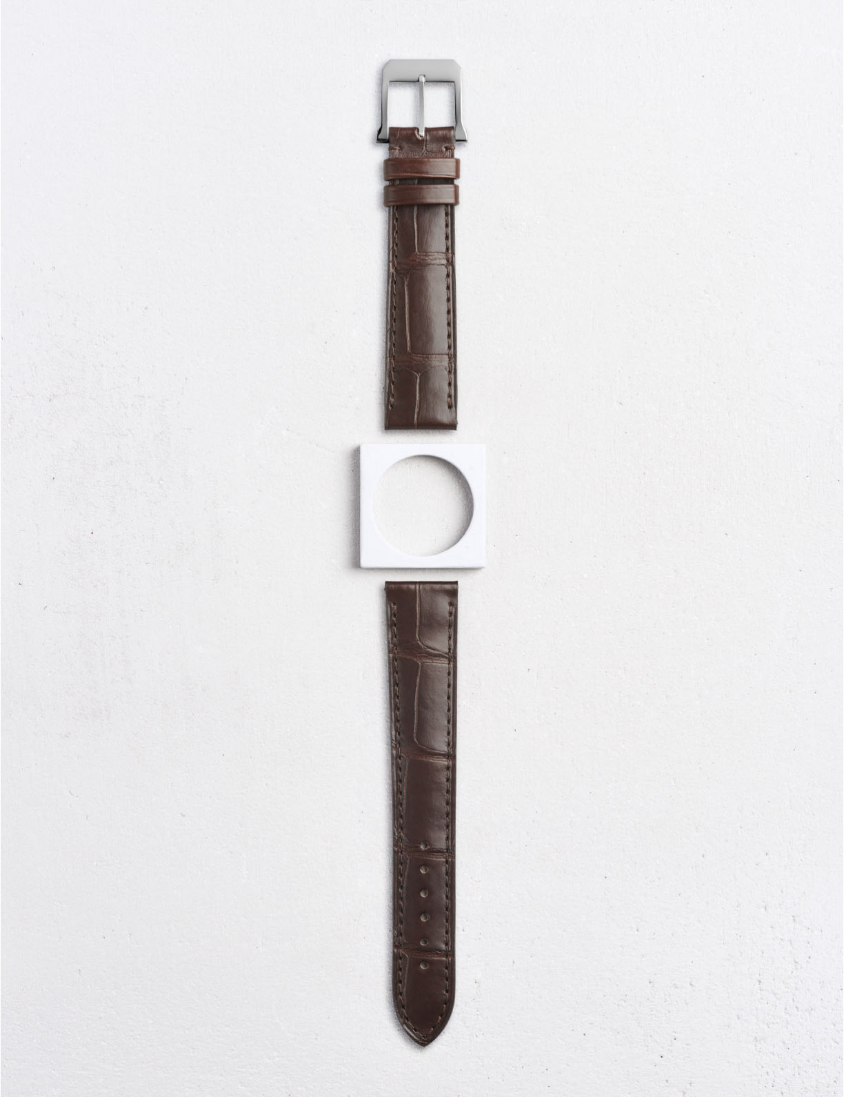 Leather watchstrap in matte alligator square scales