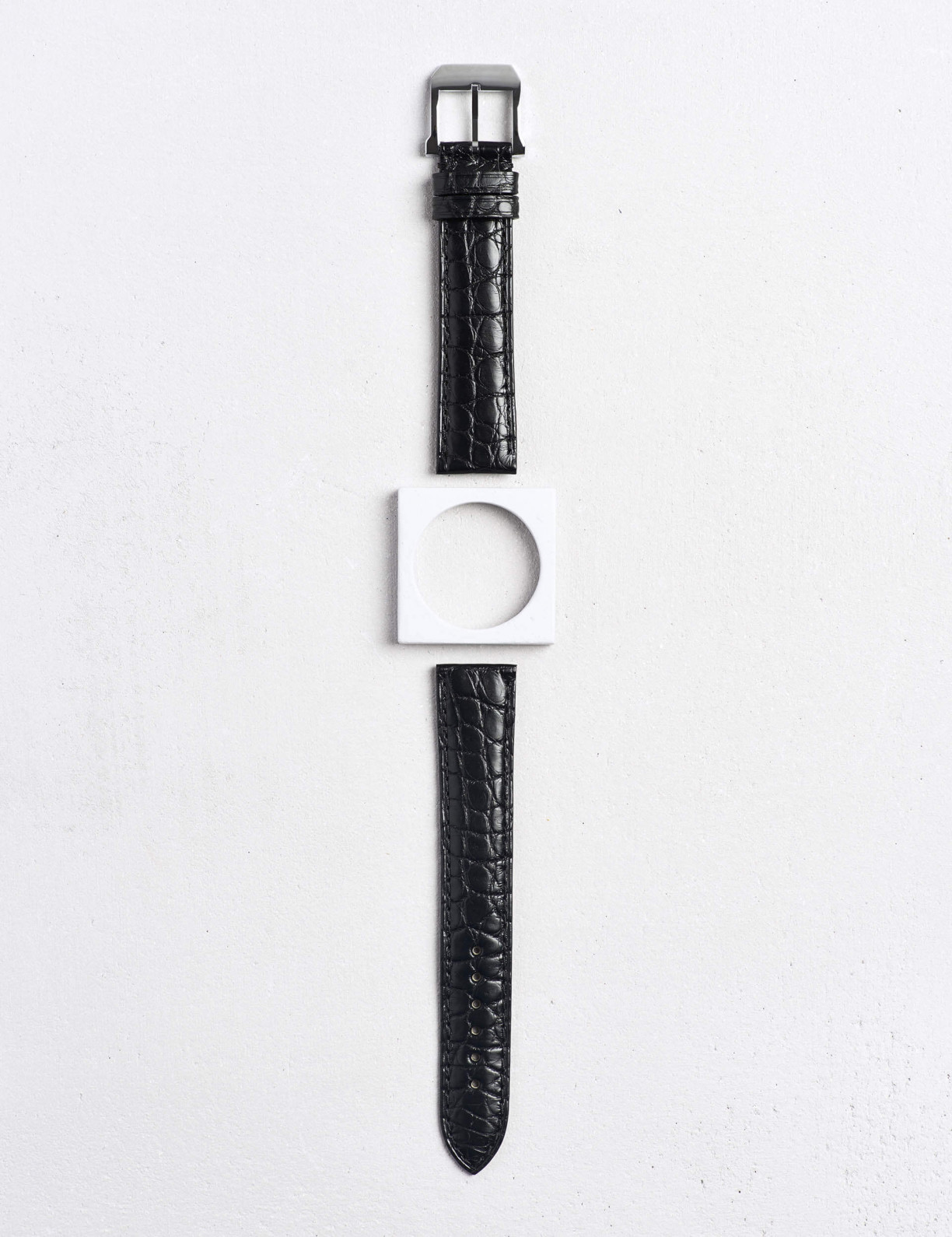 17.01 Bracelet montre en cuir en cuir d'alligator mat