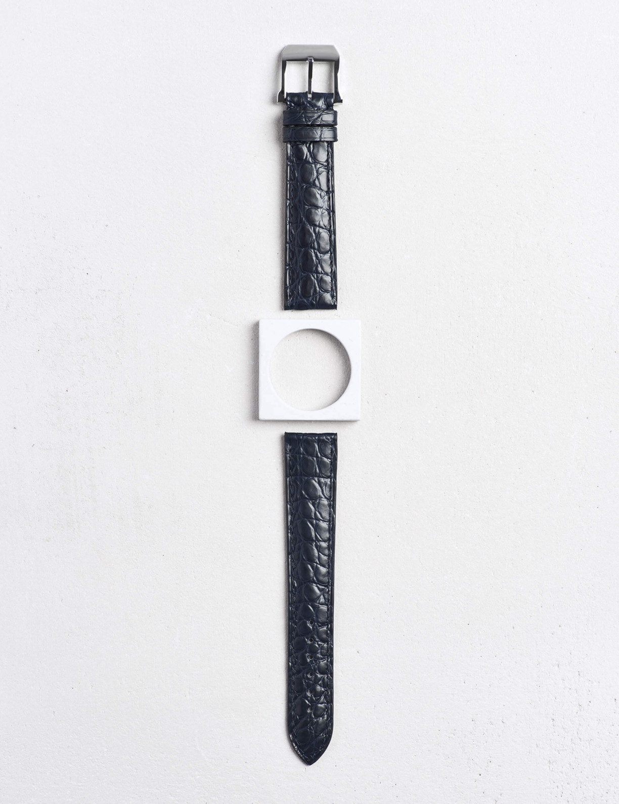 17.01 Bracelet montre en cuir en cuir d'alligator mat