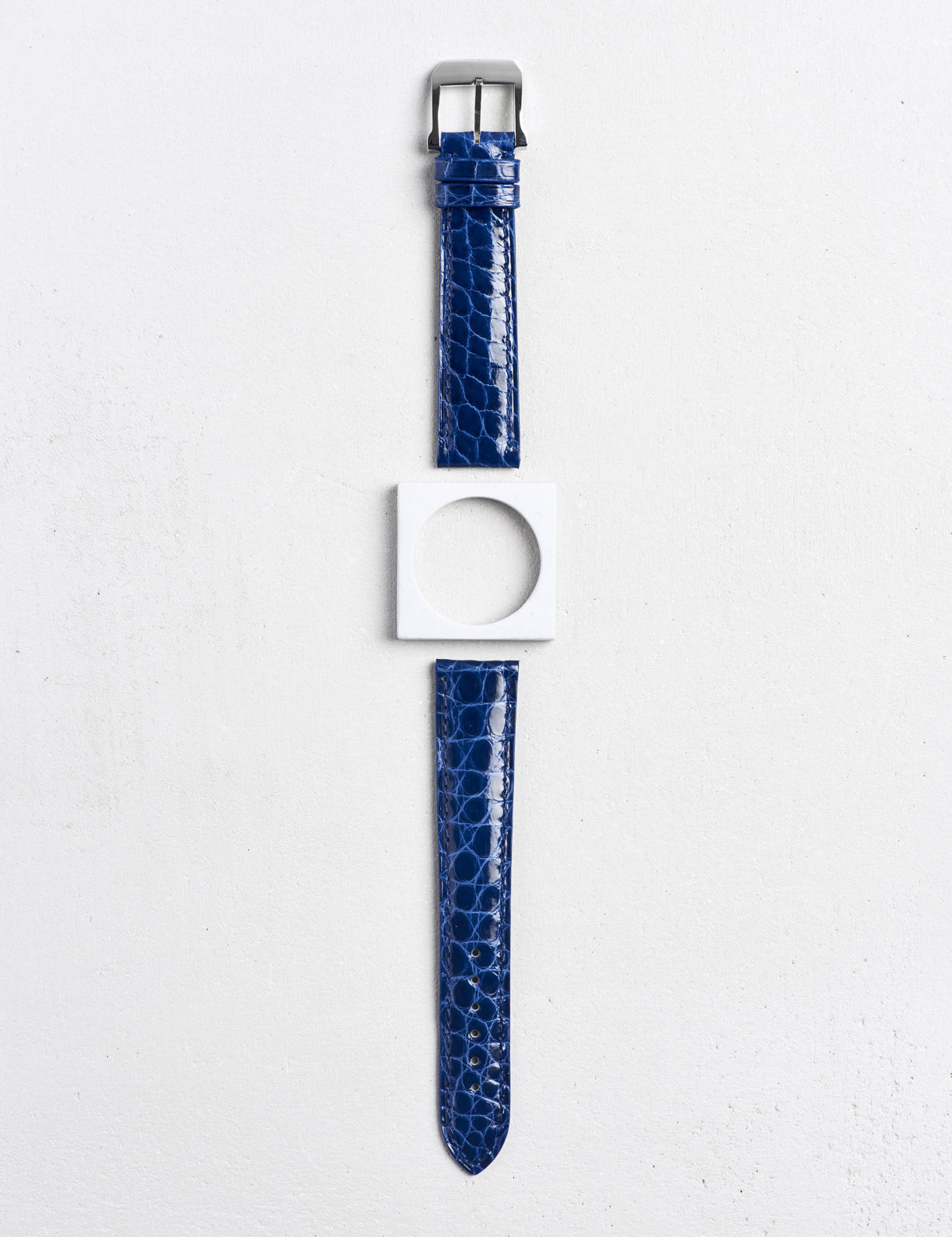 17.01 Leather watch strap in shiny alligator