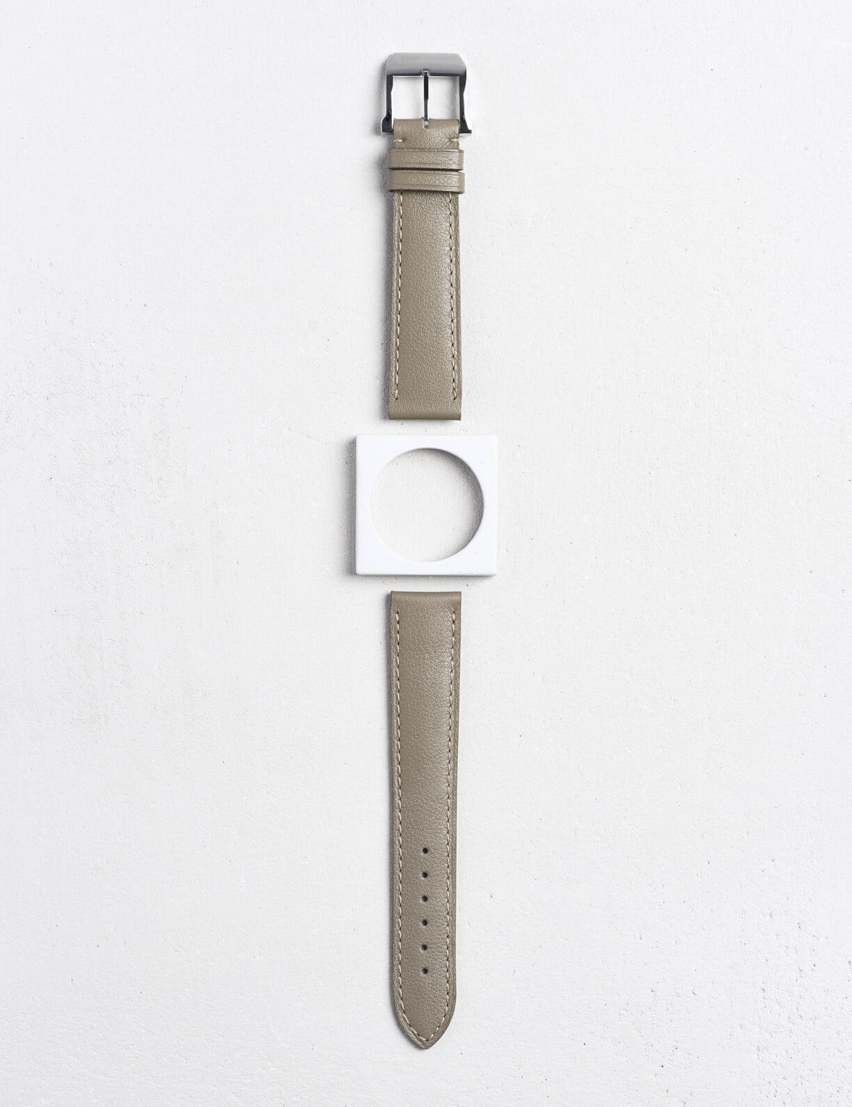 17.01 Bracelet montre en cuir de veau