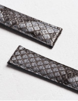 17.01 Bracelet montre en cuir de python