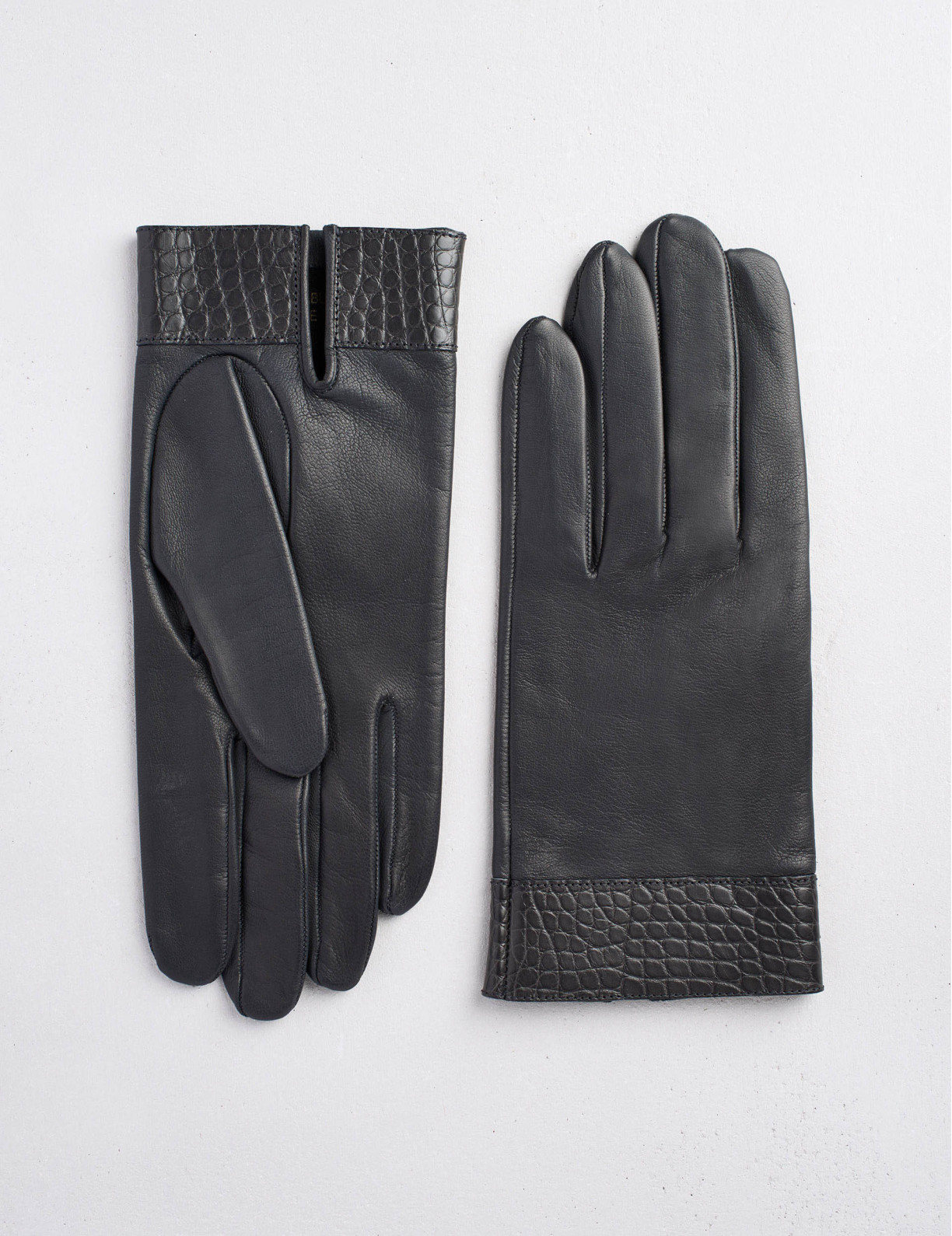 26.01 Gants avec empiècement en agneau et détails en alligator pour homme